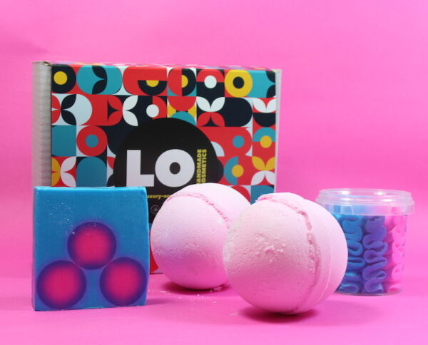 bath bombs with bubble and bubblegum